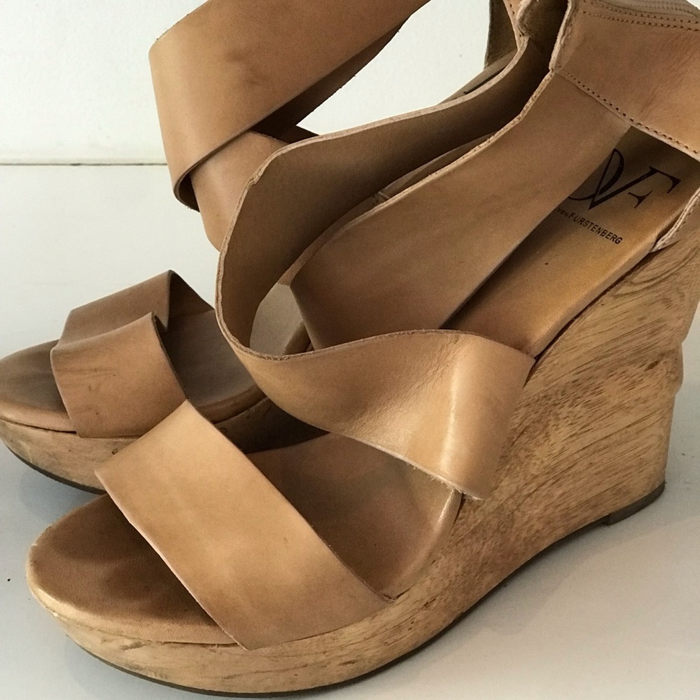 Diane Von Furstenberg camel leather wedges